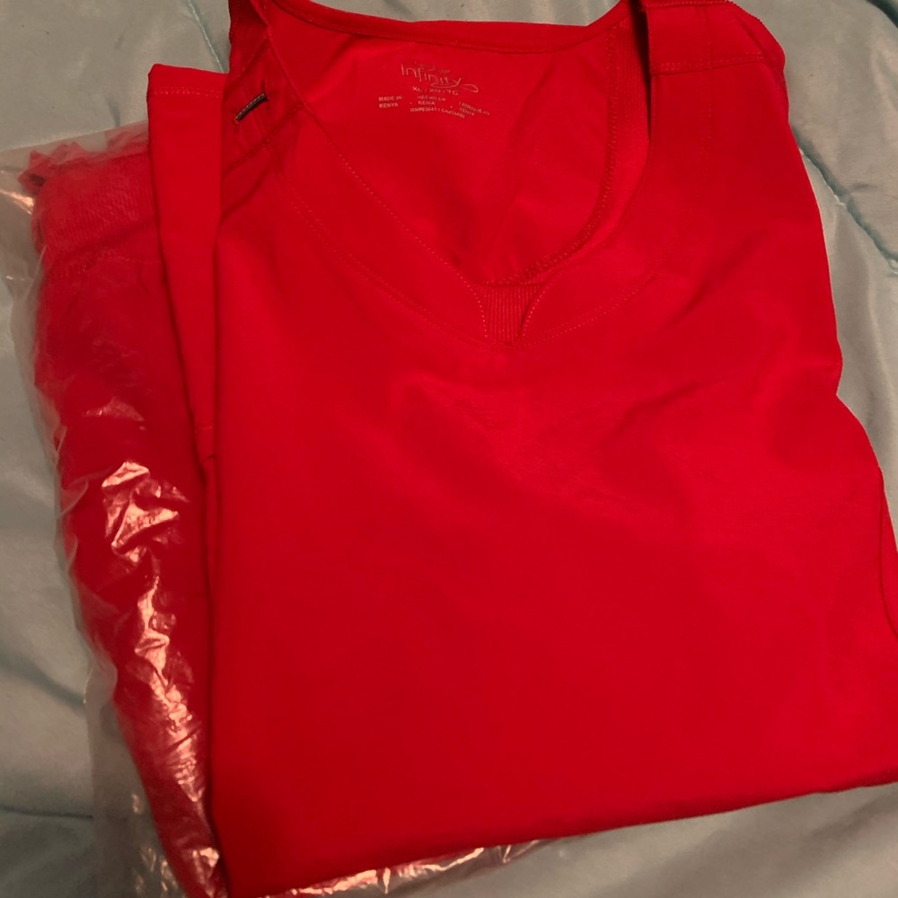 Cherokee Scrub Pants and Top. XL. Red.